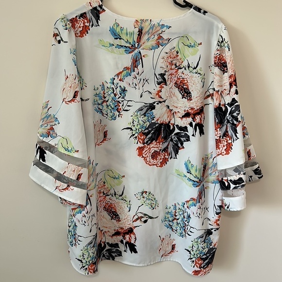 Beautiful White Floral Blouse - Picture 5 of 5